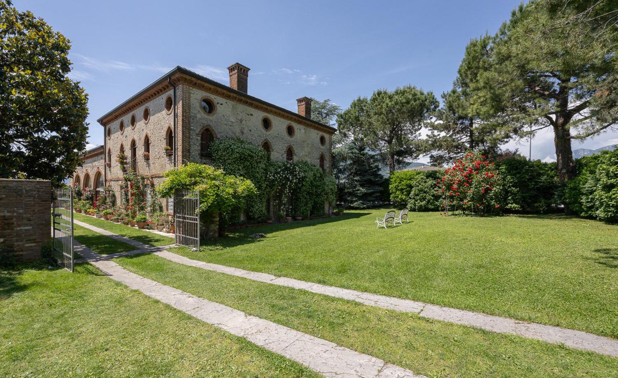 La Corte Dei Galli *